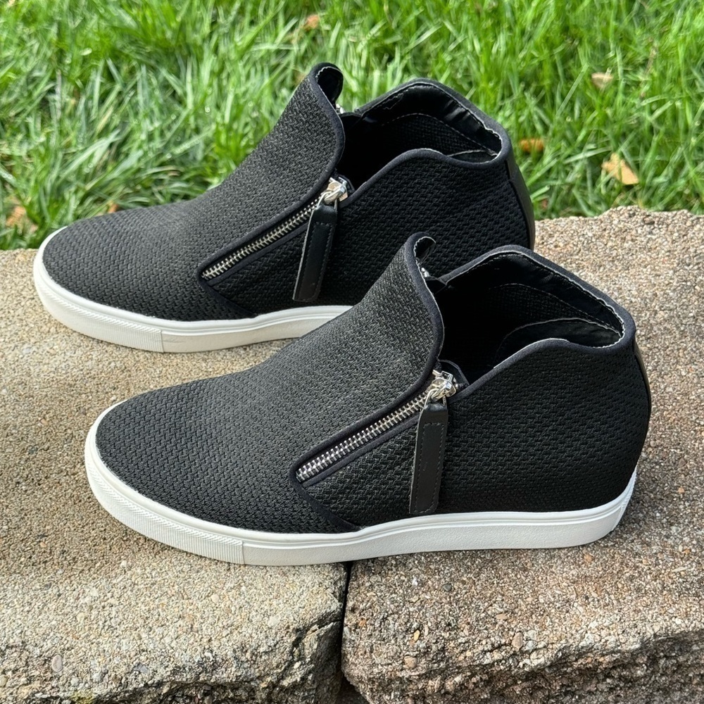 STEVE MADDEN~CAMDEN~WOMENS SIZE 9~BLACK KNIT~ZIPPER~WEDGE SNEAKERS~VERY NICE~BR​ - Picture 3 of 8